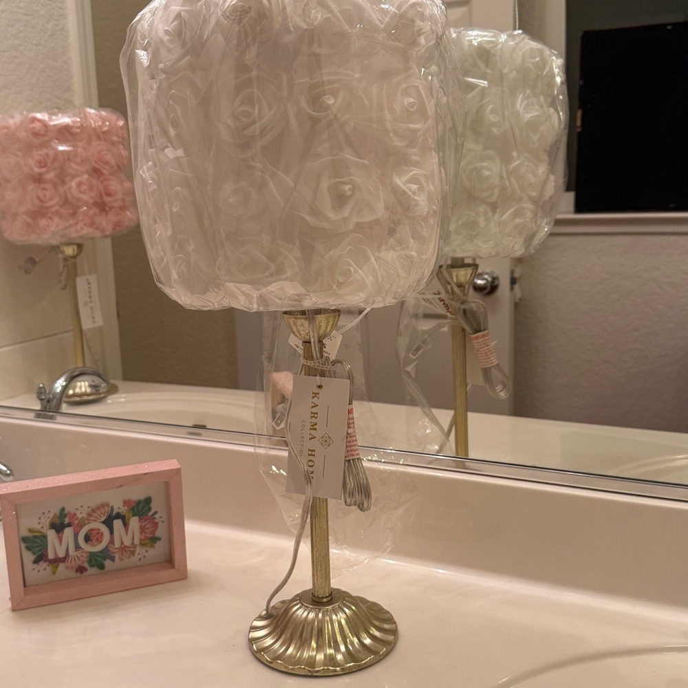 Cottage Core,Whimsical Soft Girl & Soft Boy Aesthetic
White & Pink Rose lamps 2 - Picture 9 of 15